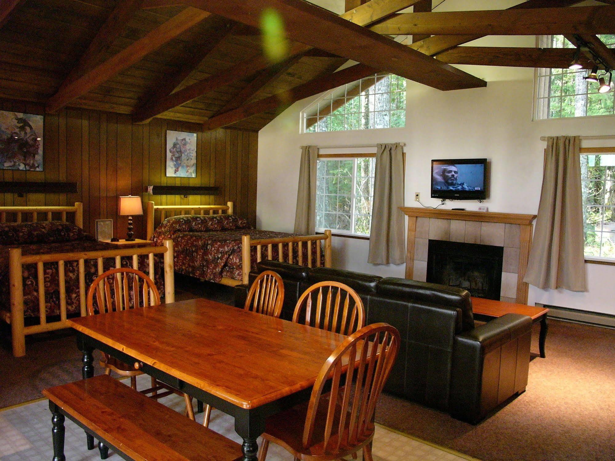 Mountain View Lodge - No Pets Allowed Packwood Bagian luar foto