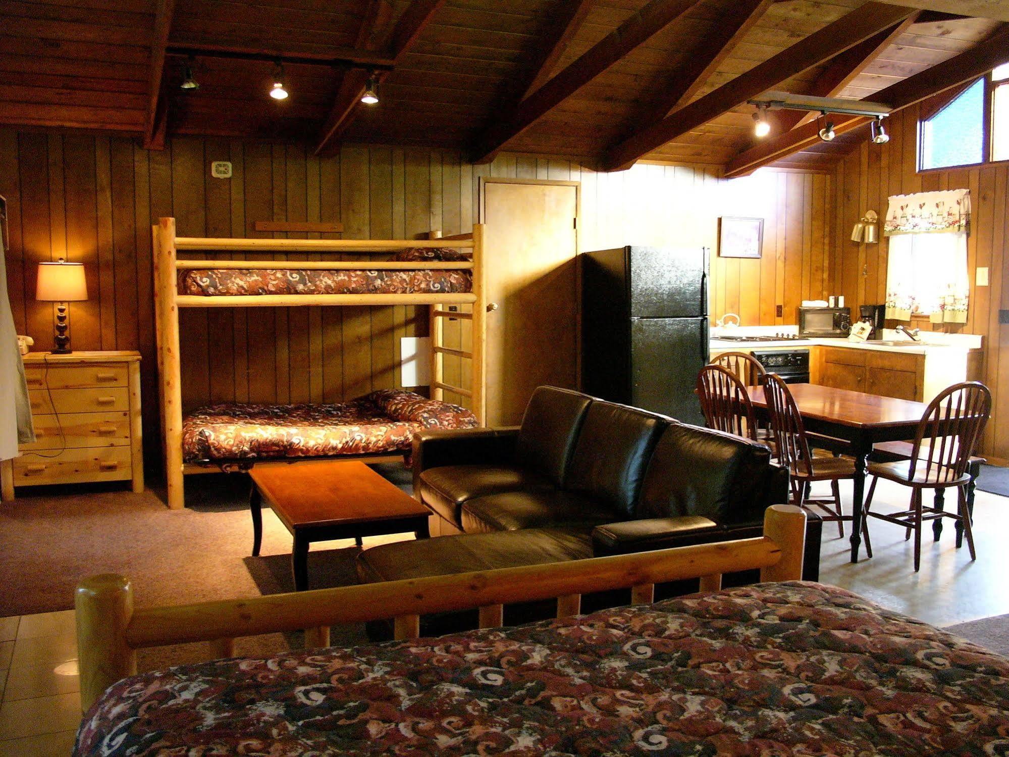 Mountain View Lodge - No Pets Allowed Packwood Bagian luar foto