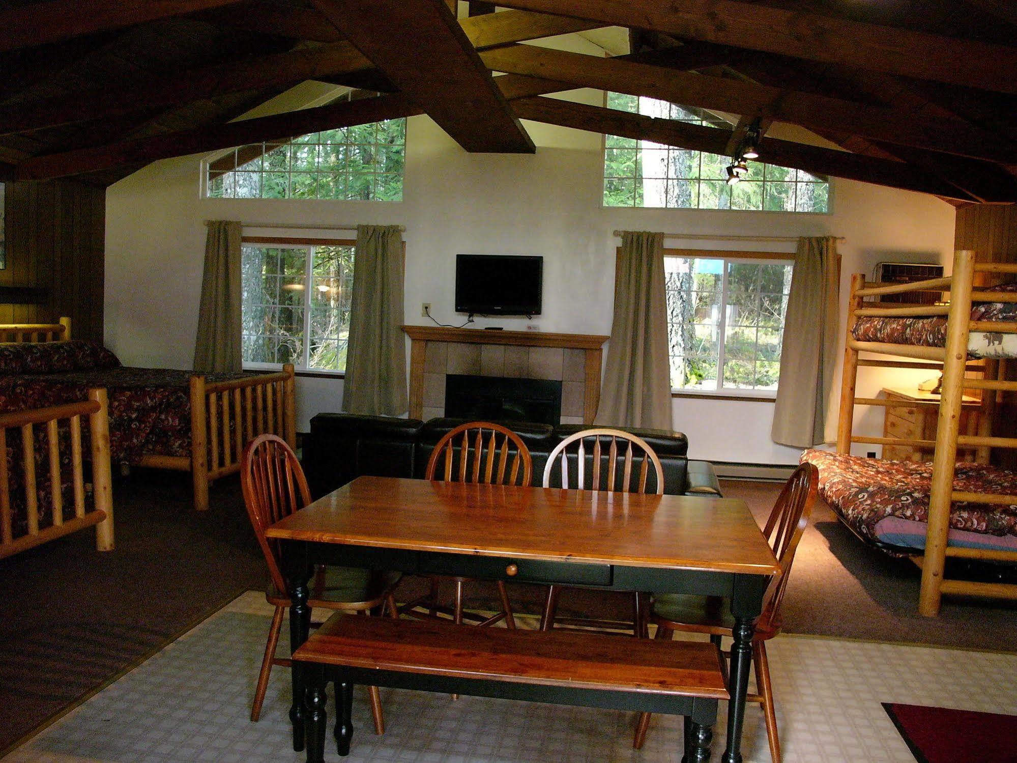 Mountain View Lodge - No Pets Allowed Packwood Bagian luar foto